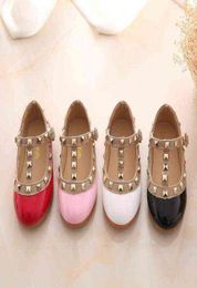 Cctwins Kids Spring Girls Brand pour bébé chaussures Stud Chaussures simples enfants Nude Sandal Toddler Princess Flats Party Dance Shoe X0703585941