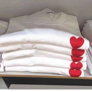 Cdg Moda para hombre Juego camiseta Diseñador Corazón rojo Commes Camisas casuales para mujer Des Badge Garcons Camisetas de alta calidad Bordado de algodón