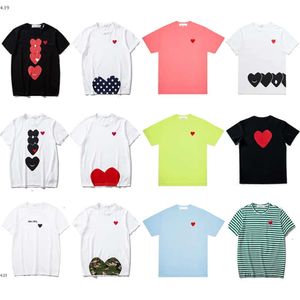 CDG Fashion Mens Play T-shirt Designer Red Heart Comme Shirts Casual Women Shirts Des Badge Garcons High Quanlity Tshirts Coton broderie 895