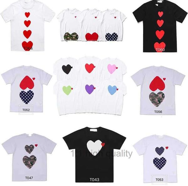 CDG Fashion Mens Play T Shish Designer Red Heart Commes Casual Women Women Shirts Des Badge Garcons High Quanlity Camisetas Bordado de algodón Play J4uyfg