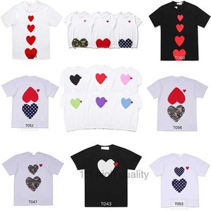 Cdg Fashion Mens Play T Shirt Diseñador Red Heart Commes Casual Mujer Camisas Des Badge Garcons Alta Quanlity Camisetas Algodón Bordado Play Sudadera con capucha