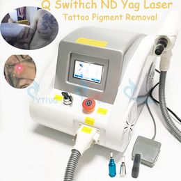 CE approuvé Q Switched Nd Yag Laser Tattoo Remover Machine de beauté Enlèvement de pigmentation Rajeunissement de la peau Équipement de traitement de poupée noire
