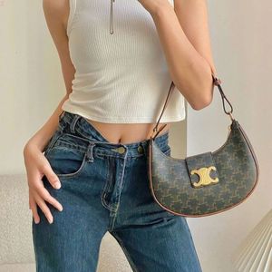 Ce Triumphal Arch Bag Shoulder Girl Designer Totes Bag Sac de créateur sac à bandoulière ce sac Arc Triomphe Underarm Wrap Cuir Qualité Populaire Moon Wrap Shoul Z HJDA