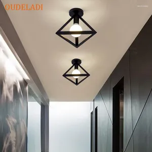 Louleurs de plafond en métal noir en fer lampe à cage de cube Loft Triangle Asle Corridor Foyer Decor Luminaires