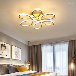 Luces de techo Lámpara LED moderna para sala de estar Restaurante Dormitorio Araña Seis pétalos Diseño de flores Decoración para el hogar