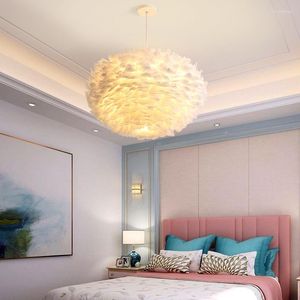 Luces de techo, candelabro de plumas nórdicas, lámpara moderna para sala de estar y dormitorio, colgante cálido para comedor de princesa para niños