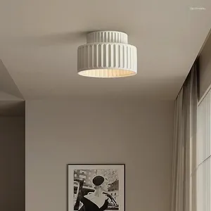 Loucles de plafond LED nordique Simplicité Creamy Wind E27 Moupted Lamp Bandroom Home Decor Fixtures