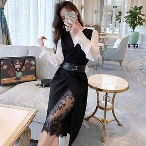 Celebrity Temperament Vrouwelijke Lente Jurk Korea Mode Flare Mouw V-hals Sexy Kant Patchwork Split Free Belt 210520