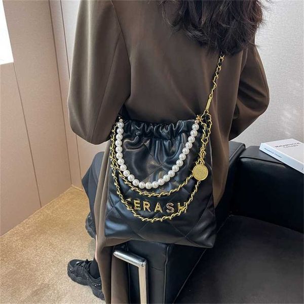 Célébrité Tiktok chaîne de diamant petit parfum sac à provisions femmes nouvelle mode messager sac à main de créateur vente en ligne