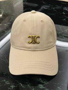 Celies Zon Hoed Hoogwaardige metalen Logo Triumphal Arch Soft Top Baseball Cap Adem om de lente en zomer voor mannen Vrouwen onthullende gezichtsparen Duckling Tongue onthullen