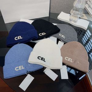 CELINS Gorro/Gorras de calavera para hombre Otoño e invierno Estilo deportivo Gorro de diseñador Sombrero Mujer gorra Color caramelo Letra bordado Gorro de viaje de vacaciones