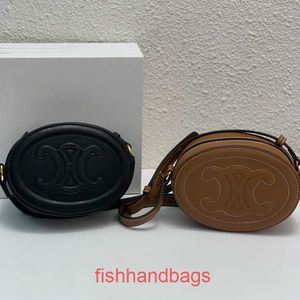 Celins Designers Women Shoulder Bags Totes 2023 Nieuwe kleine ronde tas mode vrije tijd ovale mobiele telefoon in reliëf single schouder messenger met origineel logo