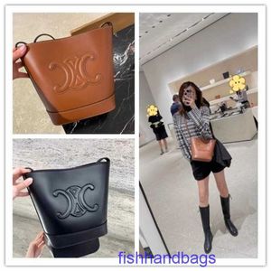 Celins originele draagtassen online winkel hoogwaardige triomfchal boogpatroon canvas met cowhide patchwork bucket Bag enkele schouder met echt logo