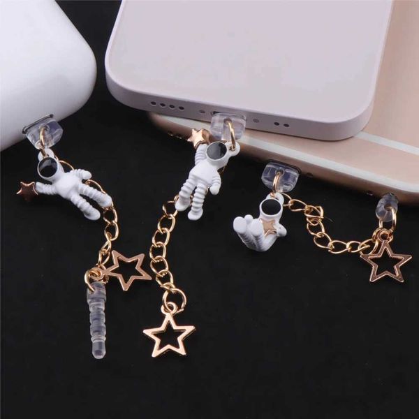 Téléphone cellulaire Gadgets anti-Dust Astronaute Joue bougie de poussière CHARM KAWAII PORT PORT PORT POUR IPHONE ANTI DUSSION CAP TYPE C TIP TEPHER