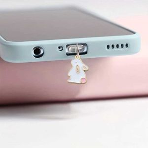 Téléphone cellulaire Anti-Dust Gadgets Téléphone mobile Plug Plug Alloy Rabbit PAW Fashionable and mignon Pendant Data Cable Câble Port Port Y240423