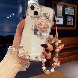 Études de téléphone portable 3D Chain Bling Luxury Luxury Glitter Diamond Camellia Blow Strap Téléphone pour iPhone 15 14 13 12 11 Pro Max + Plus Couvertures rythmes D240424