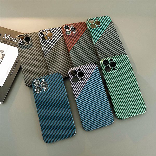 Étuis pour téléphones cellulaires Texture en fibre de carbone Multicolore All-pack PC Coque rigide Housse antichoc pour iPhone 14 Plus 13 12 11 Pro Max