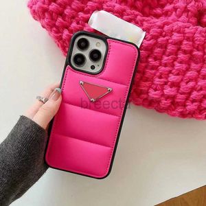 Hoesjes voor mobiele telefoons Designer Winter Katoen gevoerd voor iPhone 15 Plus 14 13 12 11 Pro Max Luxe PU-leer Puffy Mobiele hoesjes Fundas Coque Rood 240304