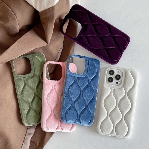 Cajuras de teléfonos celulares Estilo elegante Estilo ondulado Velvet Multicolor Cubierta suave para iPhone 15 14 13 12 11 Case de teléfono protector a prueba de choque de Pro Max J240426