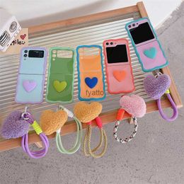 Caisses de téléphone portable Couleur de contraste Love adapté à Samsung Galaxy Zflip 3/4/5 Écran pliant Écran mignon dessin animé Creative Hanging Strap H240419