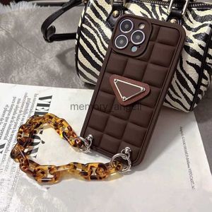 COSE TELEFOONE CASES Designers iPhone Case Chocolate Tortoise Shell Carrying Chain 13Pro Max / 12 13 11 Mobiele telefoonhoesjes Volledig pakket X XSMAX MANNEN EN DRAMEN GOED HKD230914