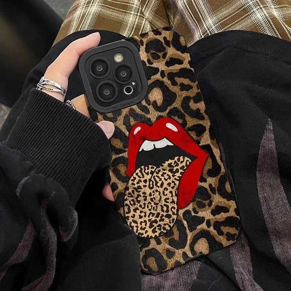 Casos de teléfonos celulares Fashion Case de impresión de leopardo de labio rojo caliente para iPhone 15 PRO MAX 11 12 14 13 7 8 Plus X XS XR Cubierta de silicona de lengua grande femenina J240418