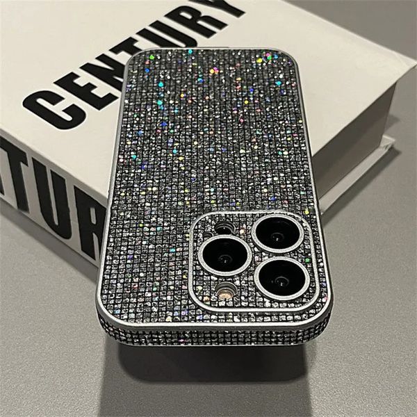 Cajas de teléfonos celulares Protección de lente completa Glitter Rhinestone Funda para iPhone 12 11 13 Pro Max 14 15 Diamante brillante Cubierta trasera de parachoques a prueba de golpes 231010