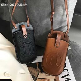 Étuis de téléphone portable Étui en cuir véritable Sacs à bandoulière iPhone 15 12 11 Pro Max Garantie de qualité X Xs Xr 8 7 16 Samsung Note Plus Ultra Taille du sac x cm 240304