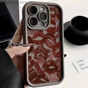 Estuches para teléfonos celulares Estuche para teléfono con estampado de labios rojos calientes para iPhone 15 14 13 12 11 Pro Max 7 8 Plus SE2 X XS Max XR Cubierta de silicona suave con textura mate Y240325