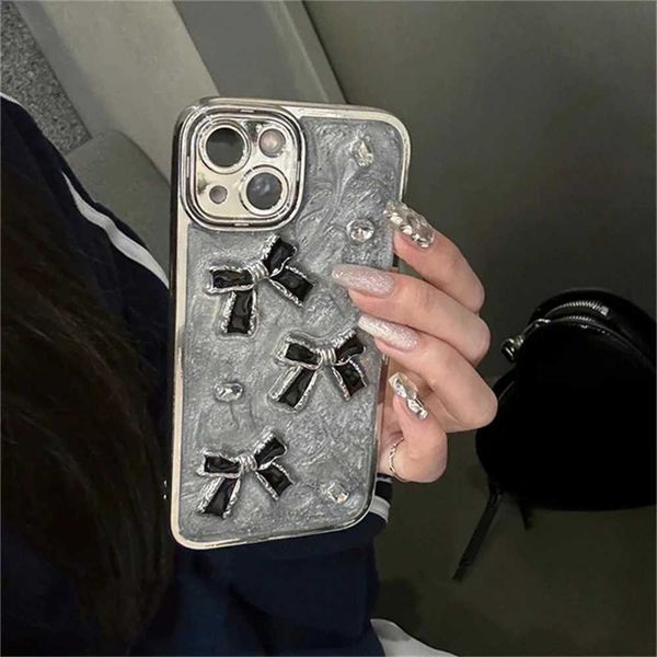 Cajas de teléfonos celulares INS 3D Bow Diamand Sequin Epoxi Case para el iPhone 15 14 13 12 Pro Max 11 Captura protectora electrochada de cubierta blanda brillante J240418