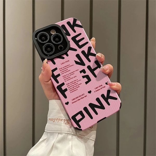 Étuis de téléphone portable LUPWAY Style Label Pink Ins Letter Phone Case pour iPhone 15 12 11 14 13 Pro Max Se 7 8Plus Xs Max X Couverture en cuir souple Capa 231026