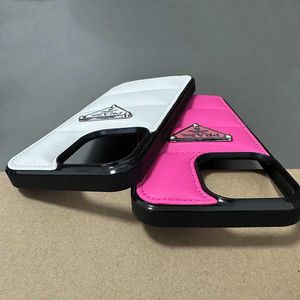 Caisses de téléphone portable Luxury 3D Down Jacket Metal Letter Coupleur Coupleur Téléphone adapté à l'iPhone 15 Pro 15 14 Pro 14 plus 13 12 11 Pro XR XS MAX COUVERTURE DE BACK J240509