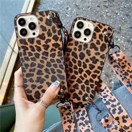 Mobiele telefoonhoesjes Luxe luipaardprint + Crossbody nekriem Kunstleer telefoonhoesje voor iPhone 14 Pro Max 11 12 13Pro Max Xs Xr 7 8plus Se cover L230731