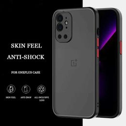 Étui du téléphone portable Case de téléphone pour OnePlus 5 5T 6 6T 7 7T 8 8T 9 10 Pro Nord 2 CE CE2 N10 N100 5G MATTE CAPIL CAPIER CAPE CAME CAME CAPO COUVERTURE OPPO 240423