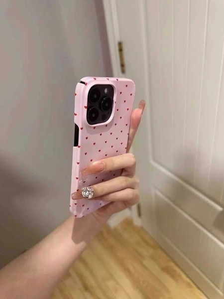 Caisses de téléphone portable fond rose petit coeur pour iPhone 15 Pro Max 14 13 Pro 13 Pro Max 15 plus 15 Pro acrylique Hard Phone Case J240426