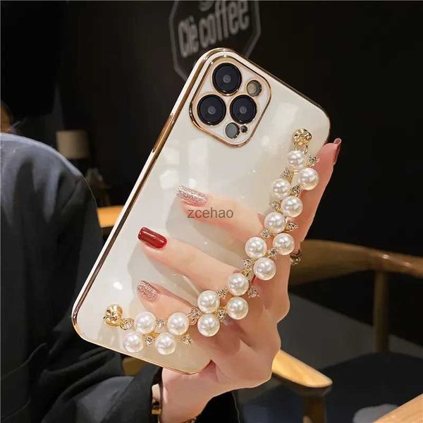 Cajas de teléfonos celulares Cadena de brazalete de perlas Case suave para iPhone 15 13 14 12 Pro Max 11 xs x xr 7 8 más Silicona de brillo Cubierta240105