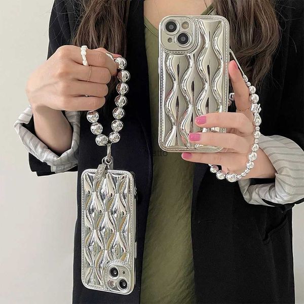 Étuis de téléphone portable Placage Silvery Bead Bracelet Hang Phone Chain Strap Phone Case pour iPhone 14 13Pro Max 12 11 Wave Treillis Lens Housse de protection H240326