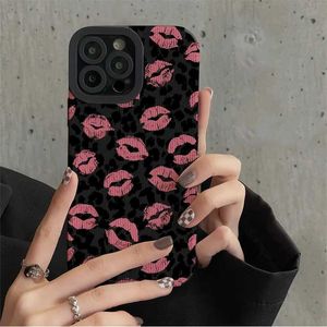 Cas de téléphone portable Sexy Pink Lip Kiss Leopard Print Phone Case pour iPhone 15 14 13 12 11 Pro Max 7 8 Plus XS XS XR Soft Silicone Shell Shell Leopard Cover J240509