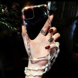 Étuis de téléphone portable Cas de téléphone de diamant de strass transparent pour iPhone 14 13 12 11 Pro Max 7 8 Plus SE2020 Couverture de silicone de lanière de paillettes de luxe L230731
