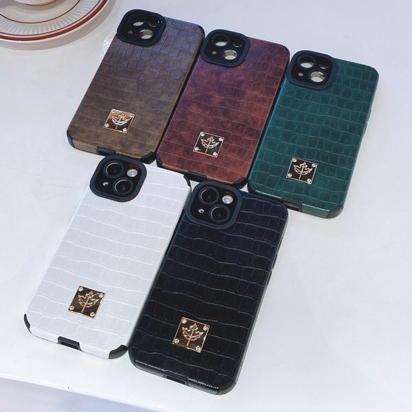 Étuis pour téléphones portables avec coque en crocodile pour iphone Case13 12 11 Pro Max Mini Xr Xs X 8 7 Plus avec logo feuille d'érable en métal