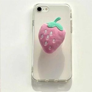 Les supports de téléphone portable montent en coréen 3D Bracket Griptok à fraise rose en peluche mignonne pour iPhone 15 Belle porte de téléphone à fourrure de fourrure