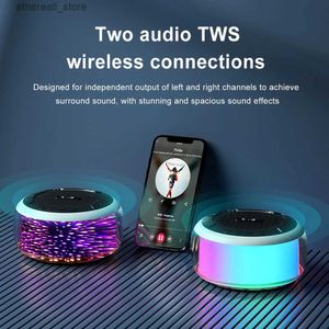 Altavoces para teléfono celular Altavoz portátil Luces coloridas Reducción de ruido Radio Micrófono Caja de altavoz con cordón Compatible con Bluetooth 5.0 Subwoofer Q231021