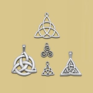 Triangle celtique Charme les pendentifs irlandais pour les boucles d'oreille de bricolage Bijoux de fabrication de résultats accessoires