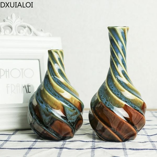 Ceramic Crafts Creative Vases Accessoires de décoration de maison Articles modernes Produits européens Vendeurs en spirale Vase 240510