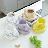 Tasses en céramique Saucers ins Simple Fashion Coffee Set Creative Cafe tasse Cake Plats Europe Mugs Porcelaine