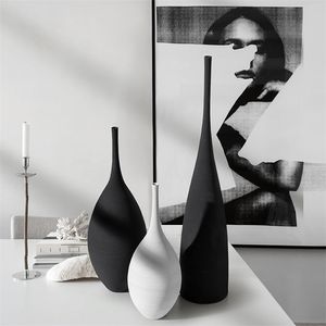 Keramische vaas zwart en wit eenvoudig creatief ontwerp handgemaakte kunst decoratie woonkamer model kamer vaas decoratie home decore 220423