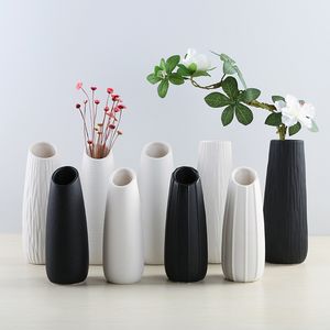 Vases en céramique Nordic Minimaliste Simple Blanc / Noir Vase de table Style européen Décoration de la maison Mode Flowerpot Craft Cadeau 210310