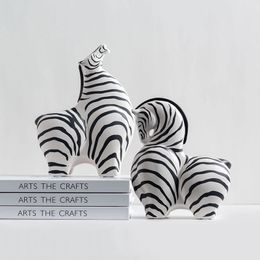 Decoraciones de cebra de cerámica sala de estar estantería estante accesorios de dormitorio mesa de oficina arte de lujo estético figuras de animales 240425