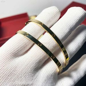 Cgb097 Bangle Solid 18k Gouden Armband 16,5 Gram 3,65mm Breedte Pure Au750 Schroevendraaier Liefde Bangle Paar voor en Mannen 240308