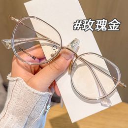 Chou Cross Sunglasses Frames Designer CHROMES LUXURES Cadre de lunettes Pure Titane Decorative Myopia Glasseur Miroir Plain Face pour femmes Tizb de haute qualité